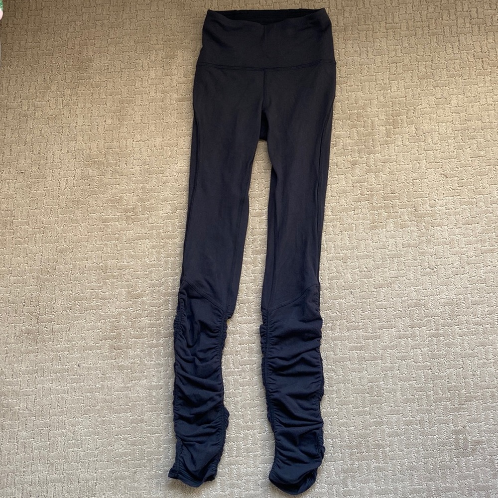 Lululemon black ruched leggings